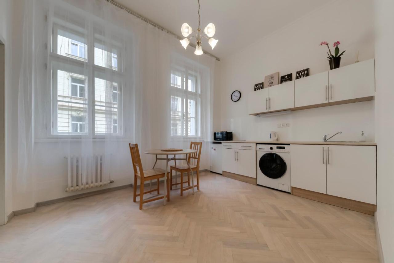 Vita Nejedleho apartments Praag Buitenkant foto