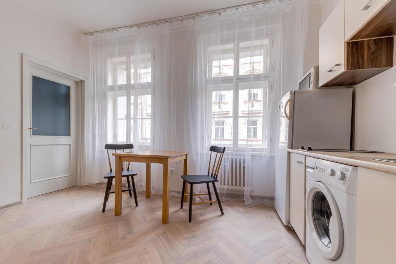 Vita Nejedleho apartments Praag Buitenkant foto