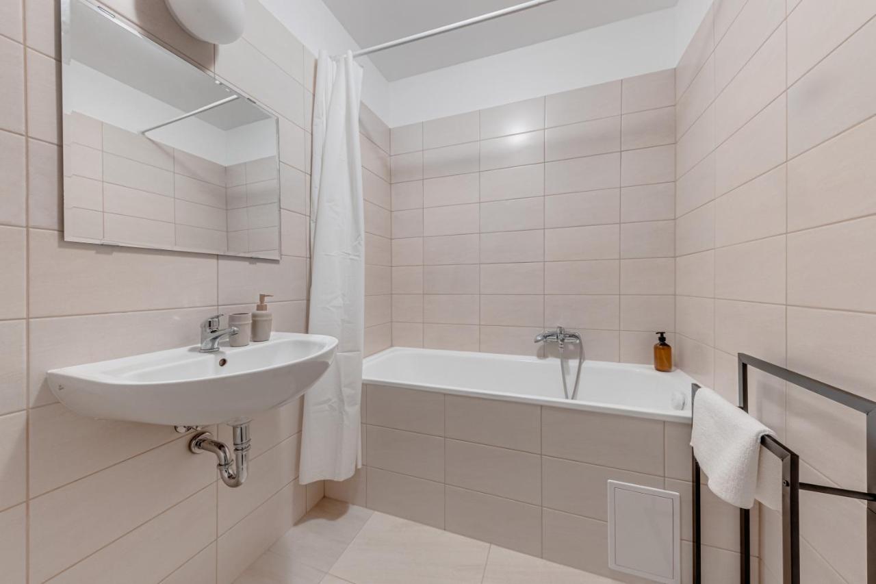 Vita Nejedleho apartments Praag Buitenkant foto
